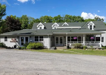 Port Cunnington Lodge hotel thumbnail 2