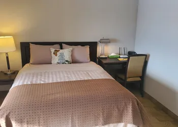 Shoreside Inn & Suites hotel thumbnail 6