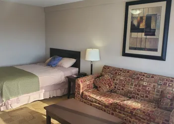 Shoreside Inn & Suites hotel thumbnail 8