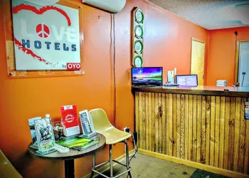 Love Hotels Voyageur by OYO at International Falls MN hotel thumbnail 7