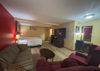 Economy Inn & Suites hotel thumbnail 4