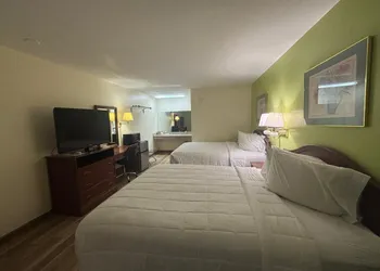 Economy Inn & Suites hotel thumbnail 6