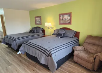 Economy Inn & Suites hotel thumbnail 8
