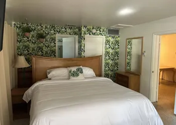 Tropical Resort & Marina on Lake Beresford hotel thumbnail 6