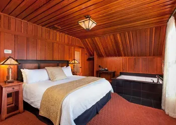 Noyo Harbor Inn Restaurant and Tavern hotel thumbnail 2