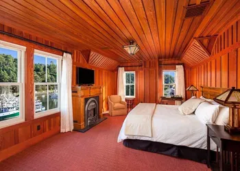 Noyo Harbor Inn Restaurant and Tavern hotel thumbnail 4