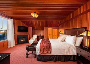 Noyo Harbor Inn Restaurant and Tavern hotel thumbnail 5