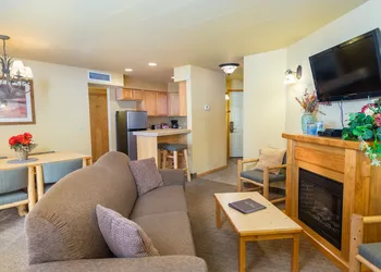Icicle Village Resort hotel thumbnail 4