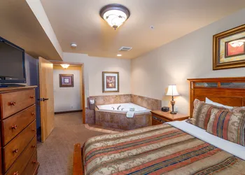 Icicle Village Resort hotel thumbnail 8