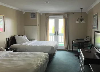 Webb's Year Round Resort hotel thumbnail 3