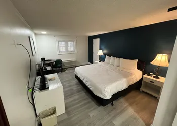 Webb's Year Round Resort hotel thumbnail 4