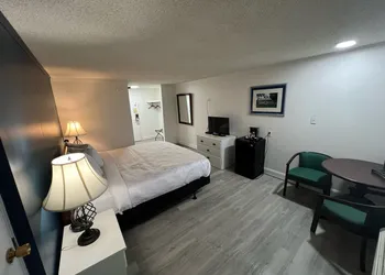 Webb's Year Round Resort hotel thumbnail 5