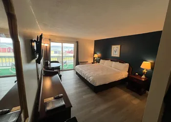 Webb's Year Round Resort hotel thumbnail 8