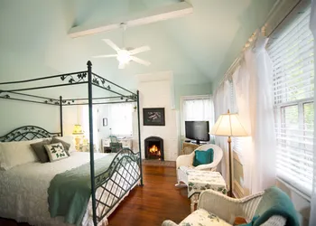 Sugar Magnolia Bed & Breakfast hotel thumbnail 3