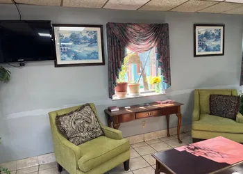 Quality Quarters Inn hotel thumbnail 3