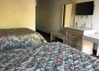Quality Quarters Inn hotel thumbnail 8