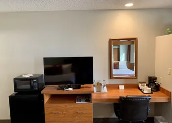 Monument Inn & Suites hotel thumbnail 6