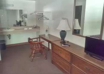 Gravity Inn Motel hotel thumbnail 2