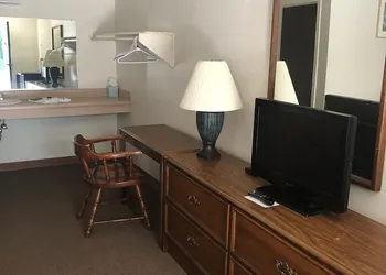 Gravity Inn Motel hotel thumbnail 4