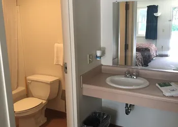 Gravity Inn Motel hotel thumbnail 5