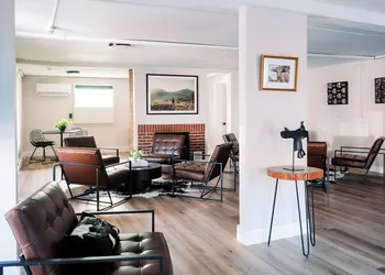 Western Lodge hotel thumbnail 3
