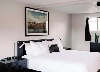 Western Lodge hotel thumbnail 5