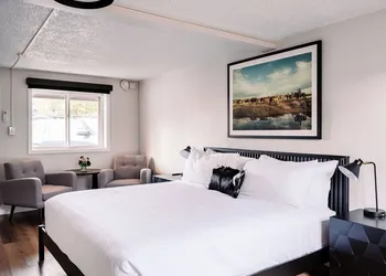 Western Lodge hotel thumbnail 6