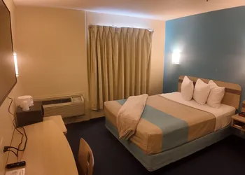 The Wilshire Inn hotel thumbnail 6