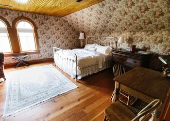 Round Barn Farm B & B Event Center hotel thumbnail 5