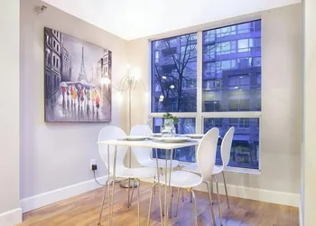 King Suites Downtown Vancouver hotel thumbnail 4
