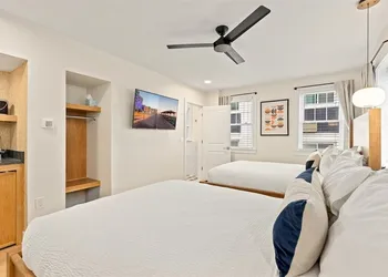 Surrey Beach House hotel thumbnail 5