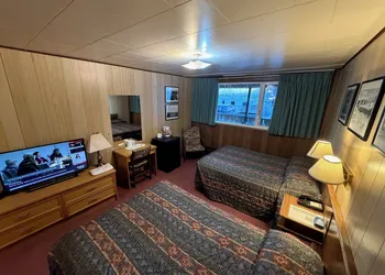 Airport Chalet hotel thumbnail 5