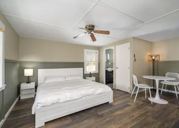 The Beaches Guest Rooms and Cottages hotel thumbnail 6