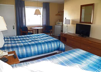 Coast Village Inn & Cottages hotel thumbnail 3