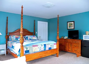 Coast Village Inn & Cottages hotel thumbnail 4