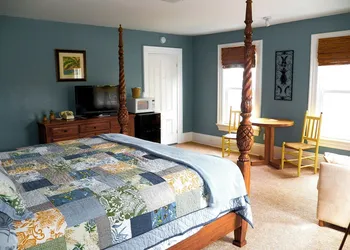 Coast Village Inn & Cottages hotel thumbnail 5