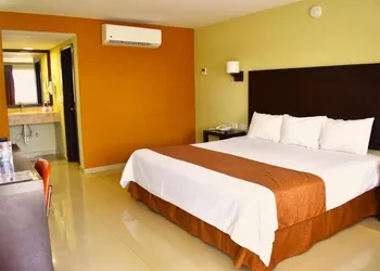 El Camino Hotel & Suites hotel thumbnail 2