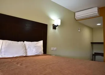 El Camino Hotel & Suites hotel thumbnail 7