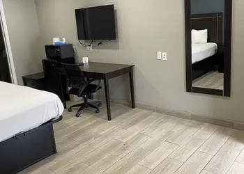 Falcon Executive Inn hotel thumbnail 6