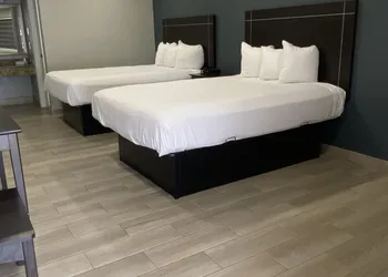 Falcon Executive Inn hotel thumbnail 7