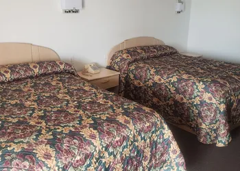 camlot inn motel hotel thumbnail 2