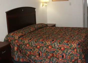 camlot inn motel hotel thumbnail 3