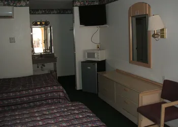camlot inn motel hotel thumbnail 5