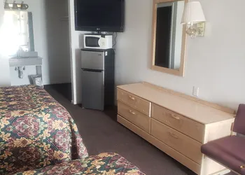 camlot inn motel hotel thumbnail 7