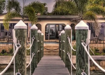 Pasa Tiempo Private Waterfront Resort - Adults Only hotel thumbnail 2