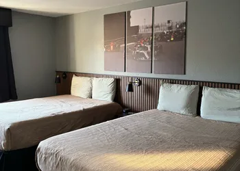 Plymouth Suites Hotel hotel thumbnail 2