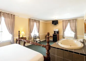 Lake Lure Inn & Spa hotel thumbnail 6