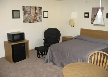 Little Bear Motel hotel thumbnail 3