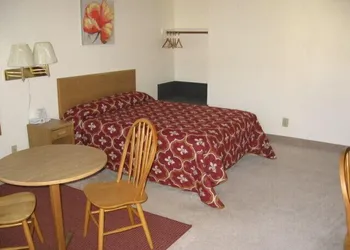 Little Bear Motel hotel thumbnail 5