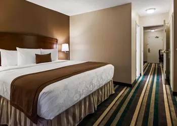 Best Western Plus Winnipeg Airport Hotel hotel thumbnail 7